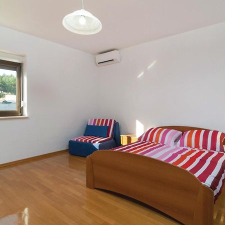 2 Bedroom Lovely Apartment In Bol Bagian luar foto