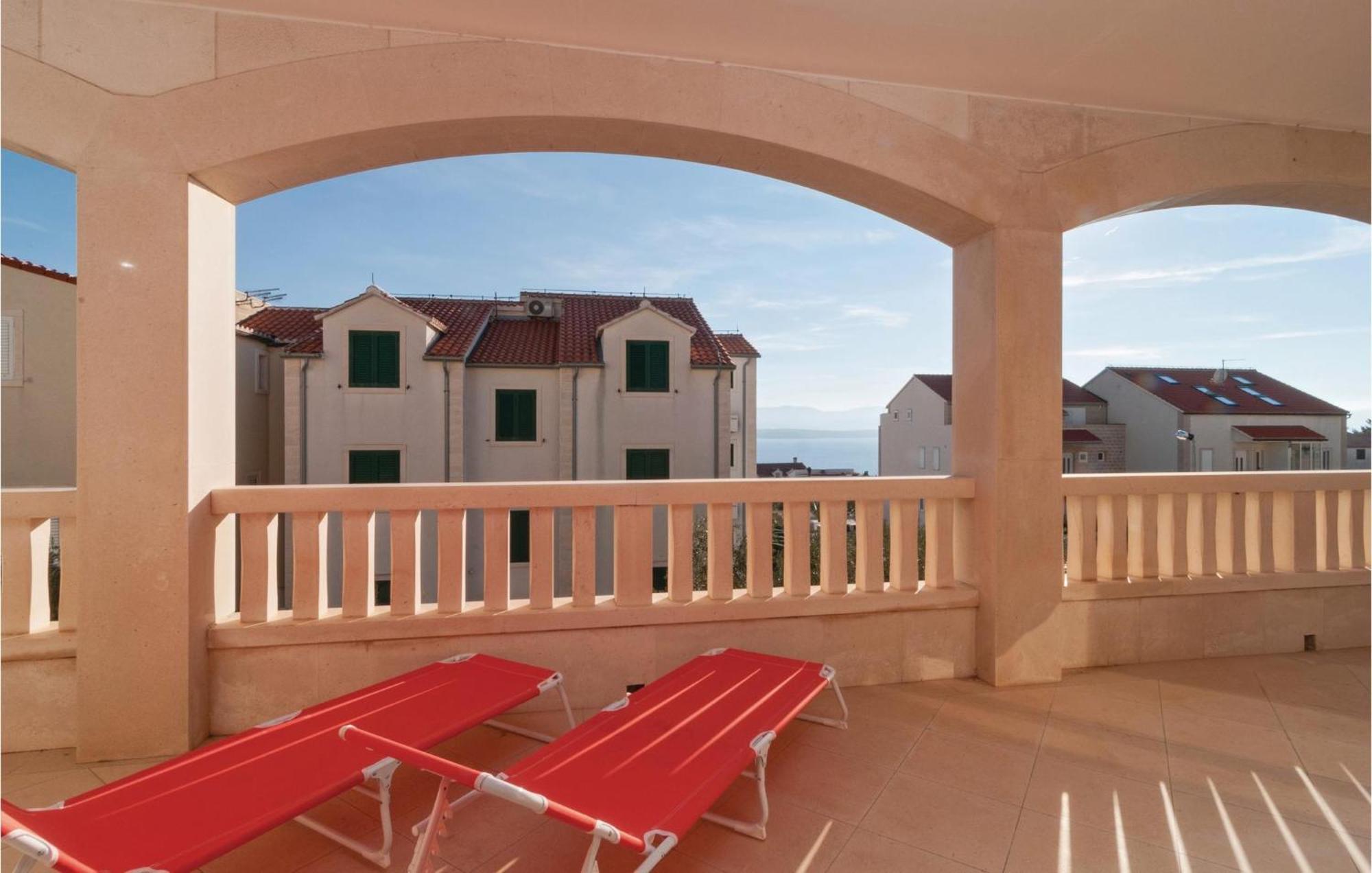 2 Bedroom Lovely Apartment In Bol Bagian luar foto