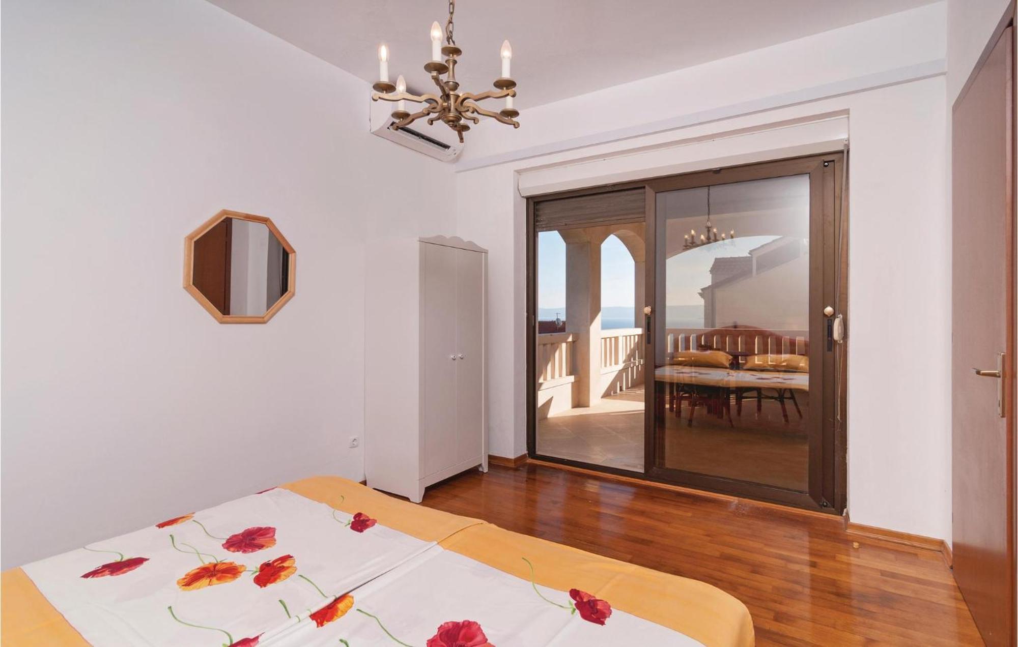 2 Bedroom Lovely Apartment In Bol Bagian luar foto