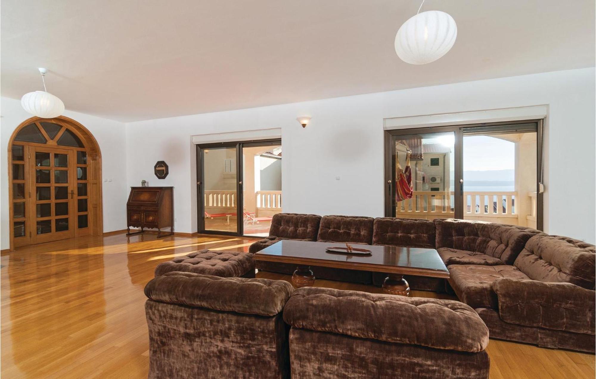 2 Bedroom Lovely Apartment In Bol Bagian luar foto