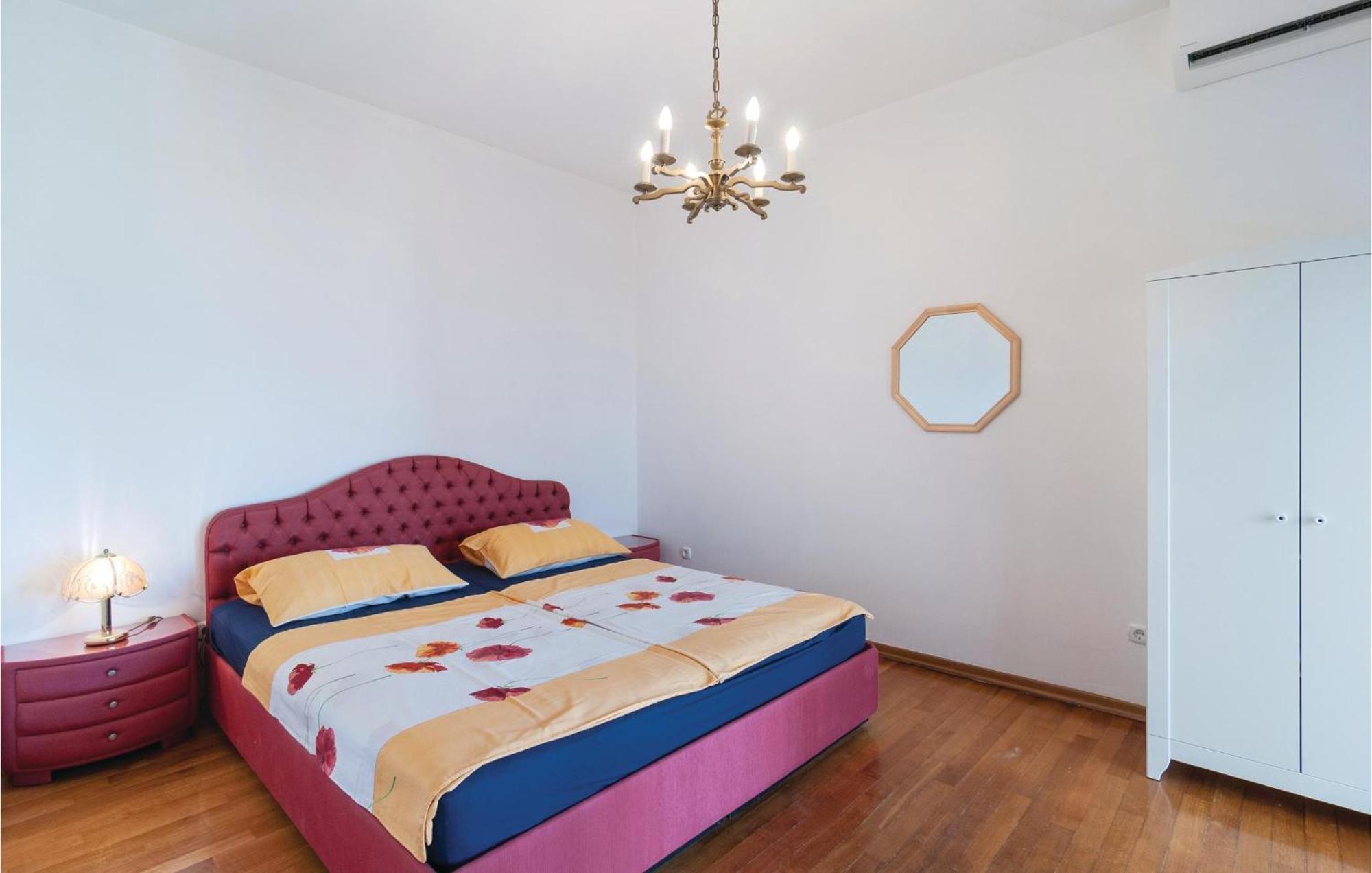 2 Bedroom Lovely Apartment In Bol Bagian luar foto