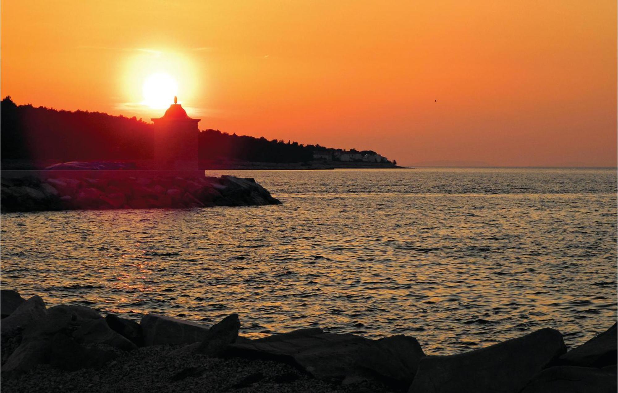 2 Bedroom Lovely Apartment In Bol Bagian luar foto